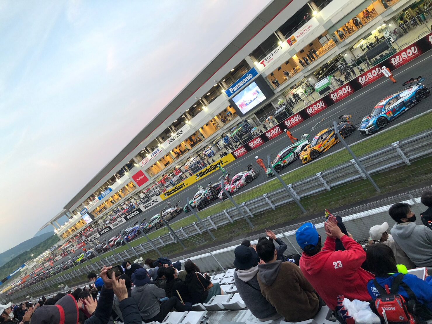 レース観戦がもっと楽しくなる！サーキットでの過ごし方徹底解説