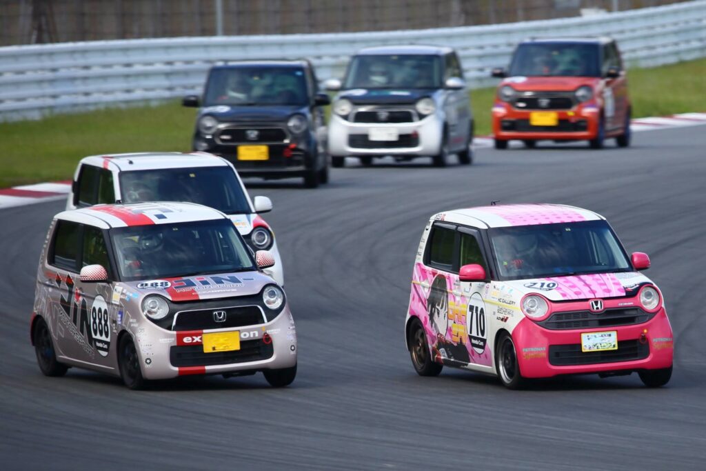 【自動車メーカー系ワンメイクレース編】JAF公認の参加型ローカルレースを一挙紹介!