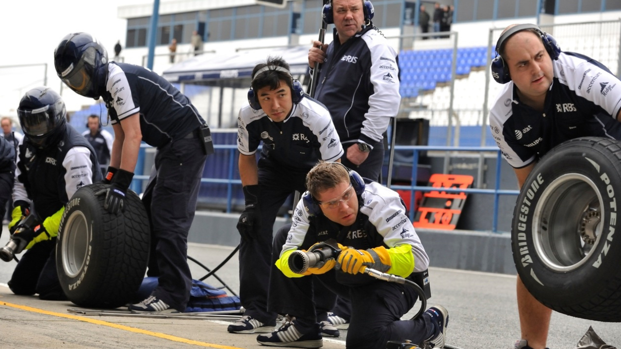 白幡勝広｜F1タイヤ交換の仕事について3 #100